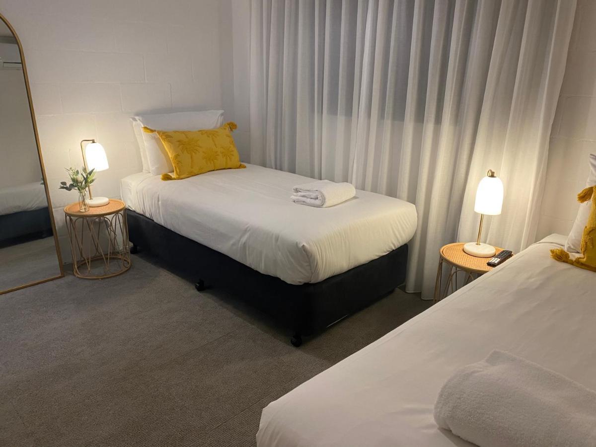 Abode Mooloolaba, Backpackers & Motel Rooms Extérieur photo